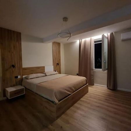 Peace And Love Luxury Apartment In Center, New Bazaar 2 تيرانا المظهر الخارجي الصورة