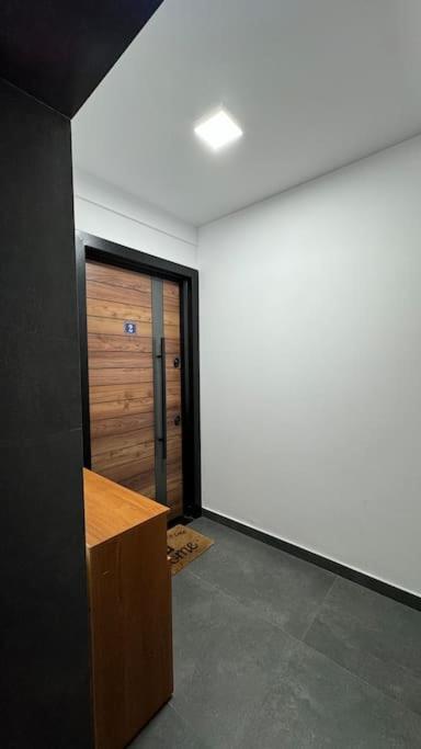 Peace And Love Luxury Apartment In Center, New Bazaar 2 تيرانا المظهر الخارجي الصورة