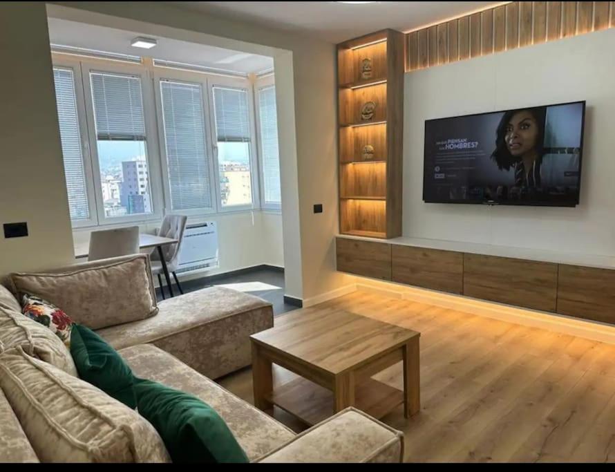 Peace And Love Luxury Apartment In Center, New Bazaar 2 تيرانا المظهر الخارجي الصورة